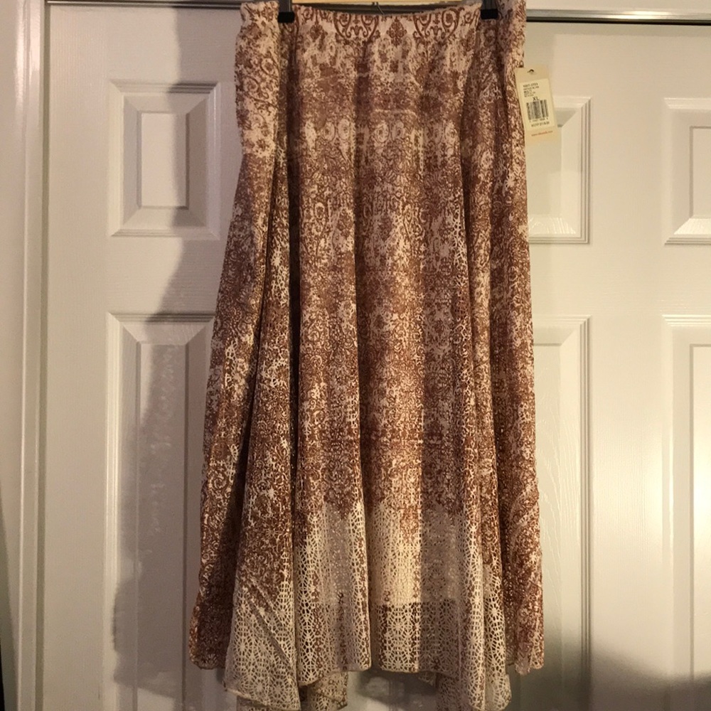Skirt w/under slip included